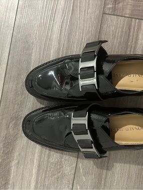 Donald Pliner Black Patent Leather Lug Sole Loafers Women’s Size 7